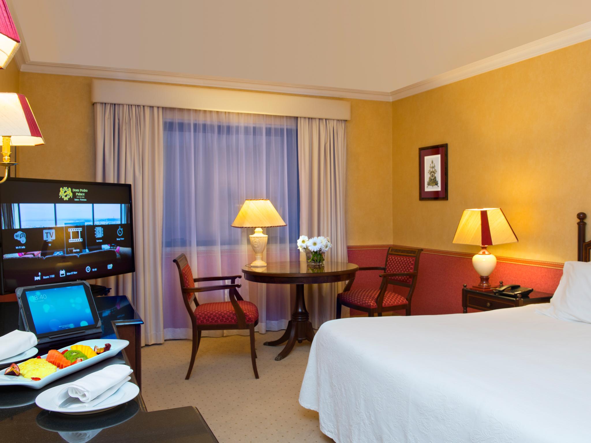 ดอม เปโดร ลิสบอน Hotel ภายนอก รูปภาพ A room at the Four Seasons Hotel