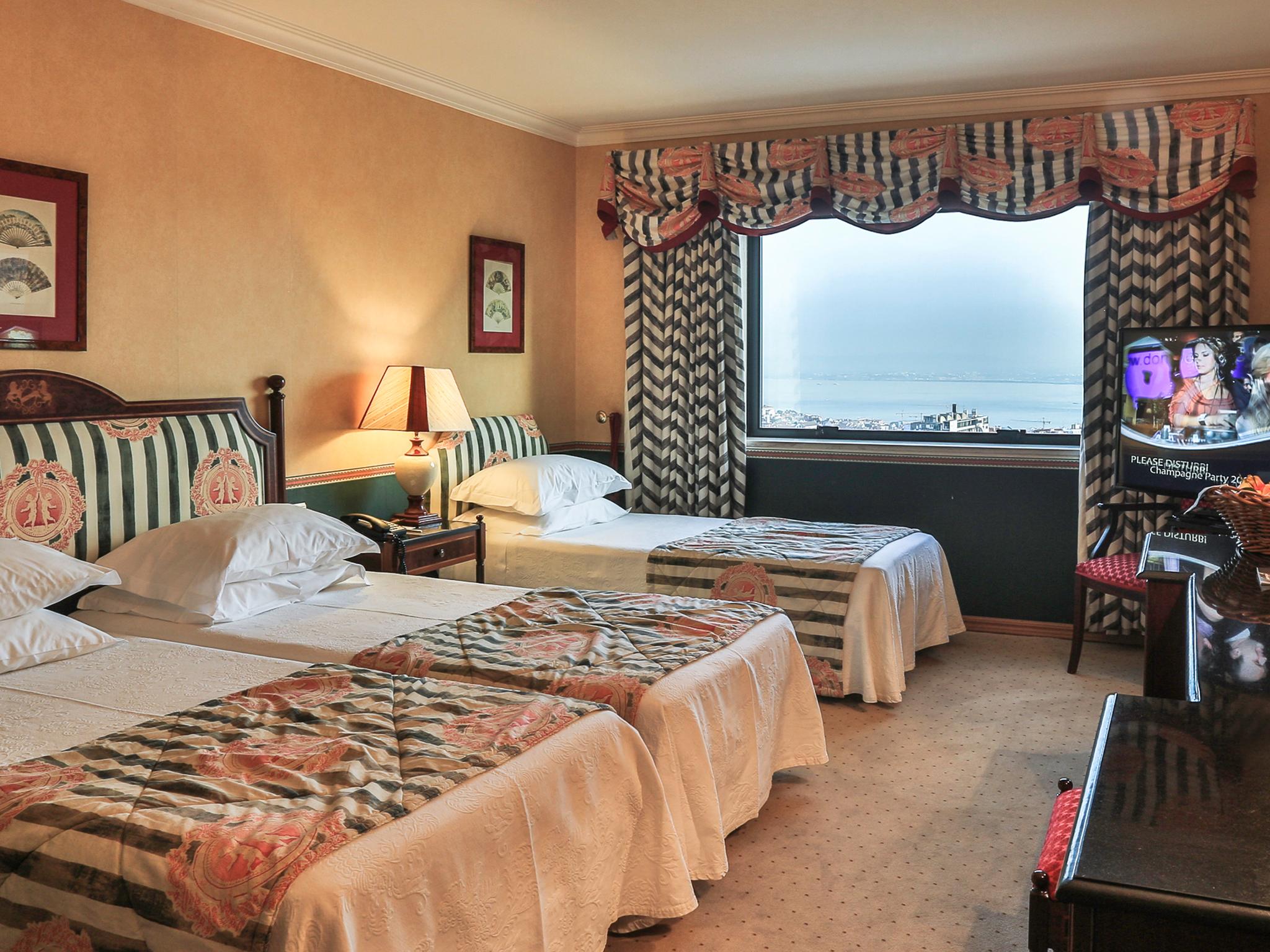 ดอม เปโดร ลิสบอน Hotel ภายนอก รูปภาพ A room at the hotel