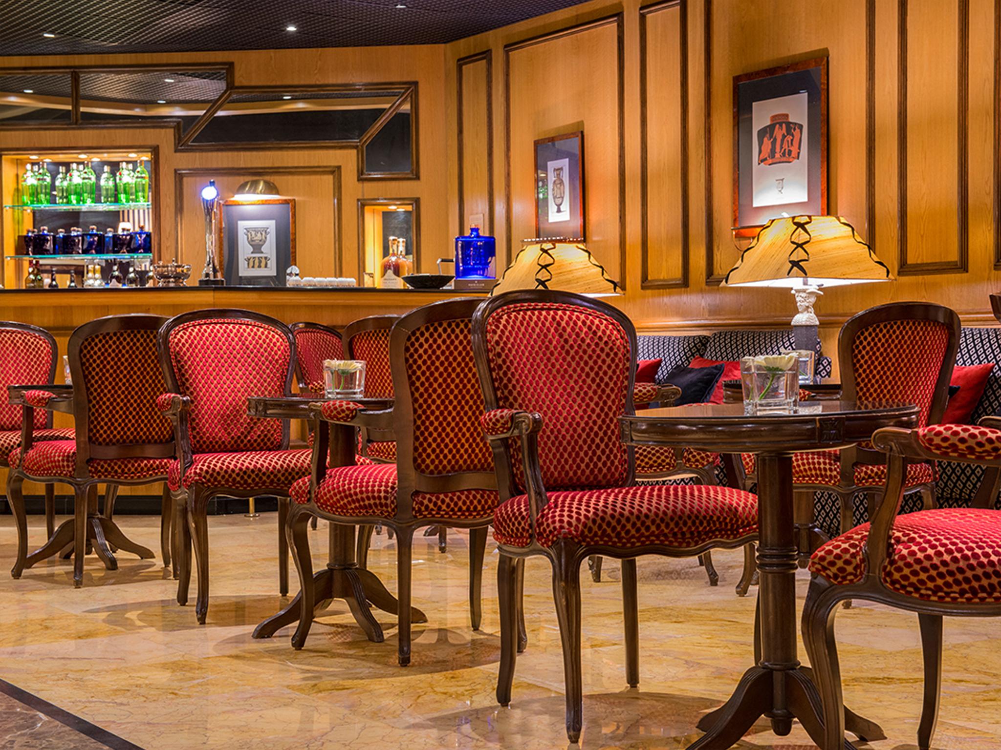 ดอม เปโดร ลิสบอน Hotel ภายนอก รูปภาพ The interior of the bar