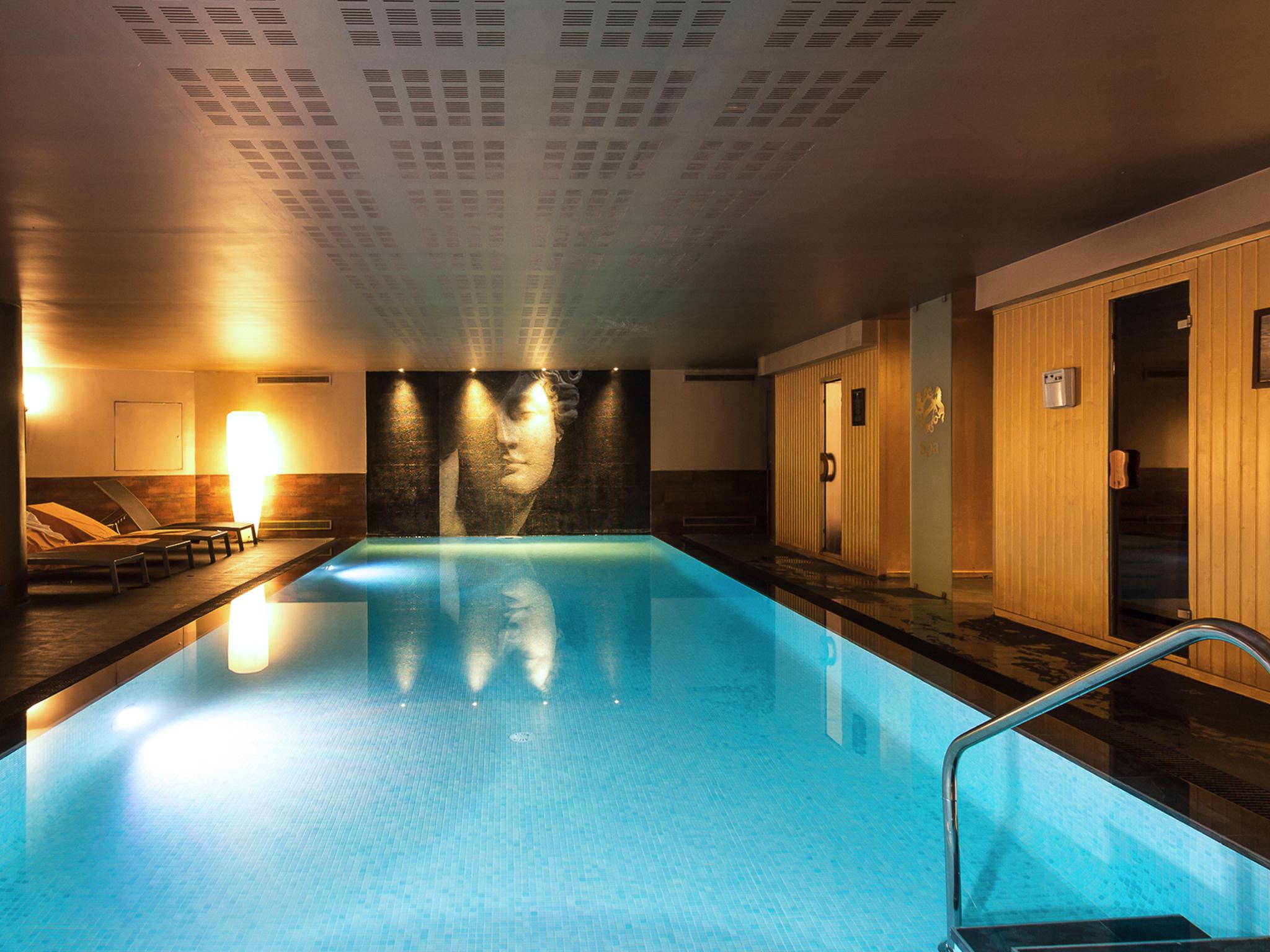 ดอม เปโดร ลิสบอน Hotel ภายนอก รูปภาพ The swimming pool at the hotel