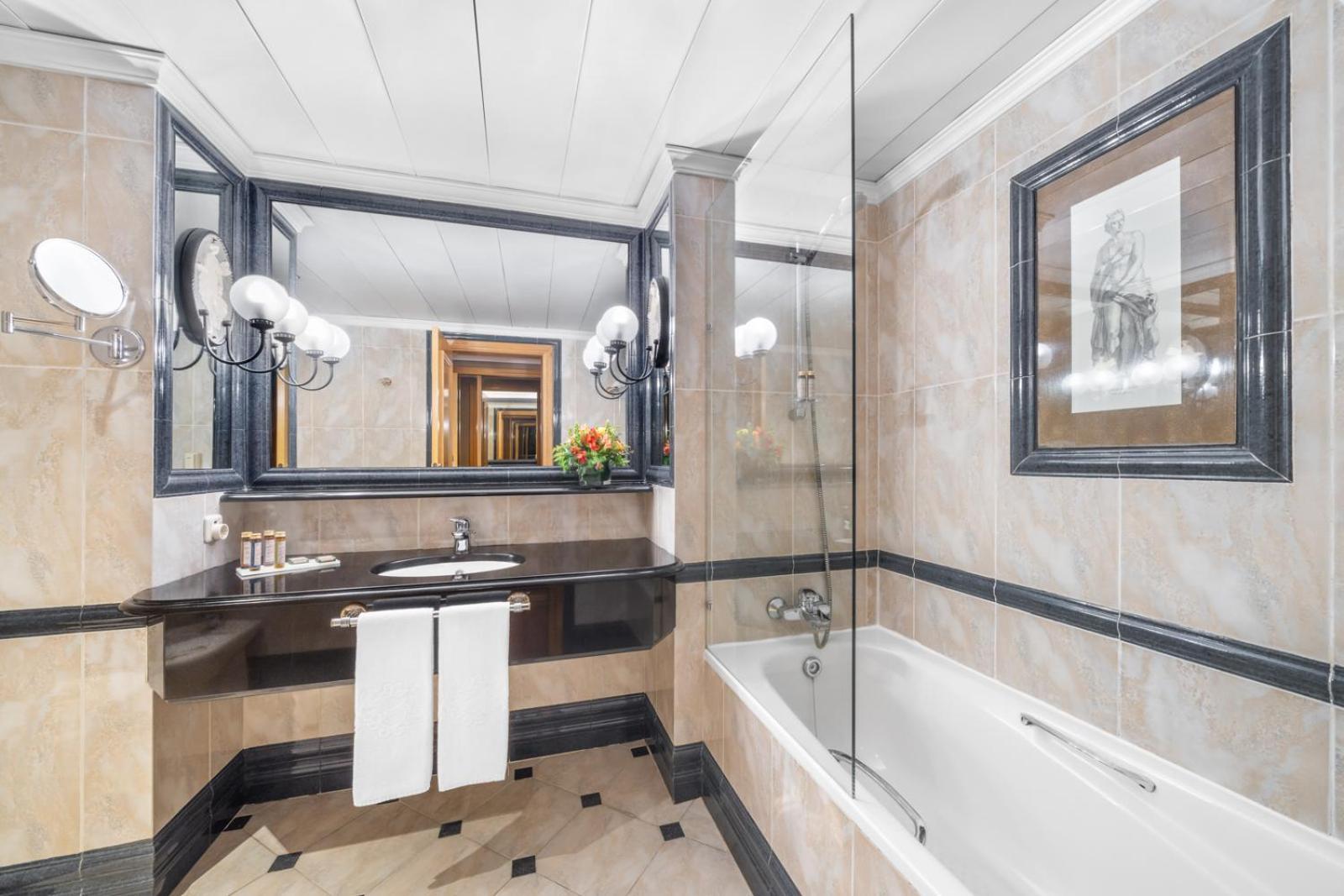 ดอม เปโดร ลิสบอน Hotel ภายนอก รูปภาพ Bathroom
