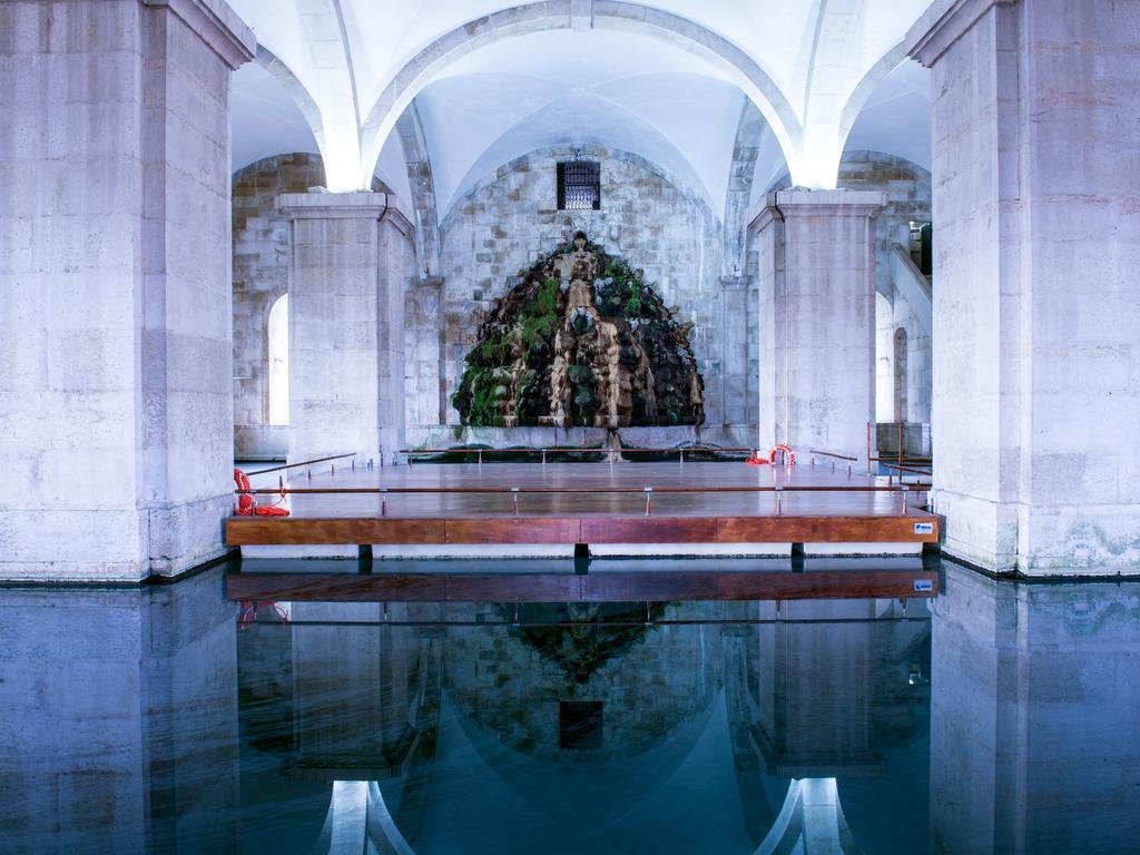 ดอม เปโดร ลิสบอน Hotel ภายนอก รูปภาพ The interior of the church
