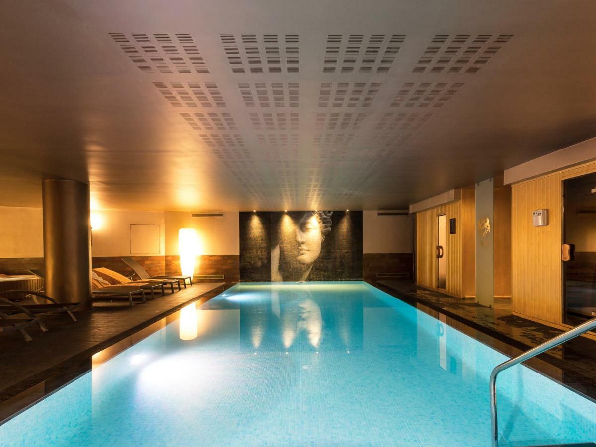 ดอม เปโดร ลิสบอน Hotel ภายนอก รูปภาพ The swimming pool at the hotel